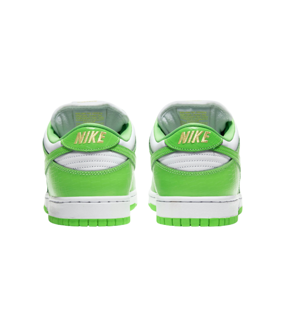 Nike SB Dunk Low x Supreme Stars Mean Green (2021)