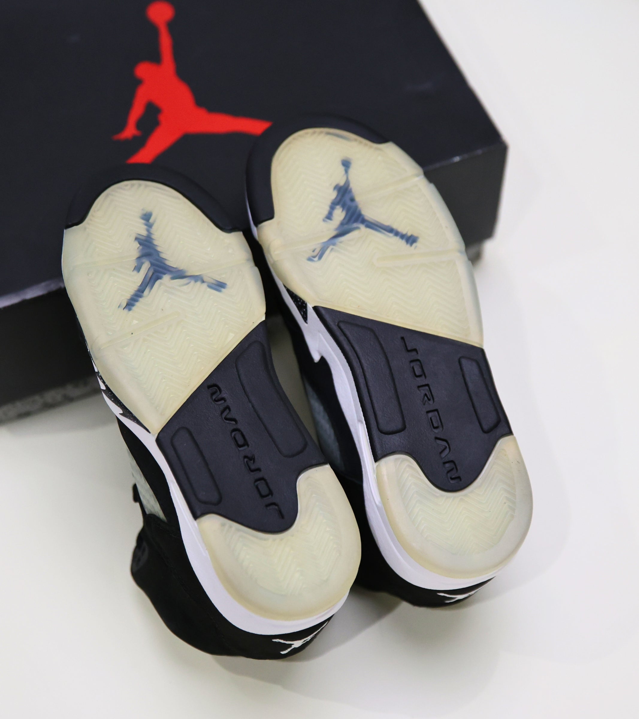Preowned - Air Jordan 5 Retro Moonlight 2021 (GS) - Uk4 / Us4.5y